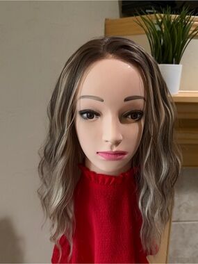 Aisom Mila in warm blonde. Beautiful water wave!